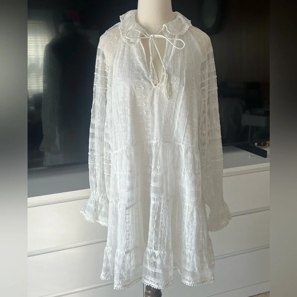 Zara’s elegant White Lace Half Dress - Picture 2 of 3